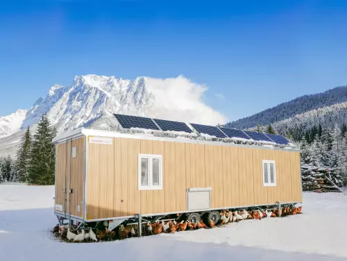 Mobile chicken coop systems